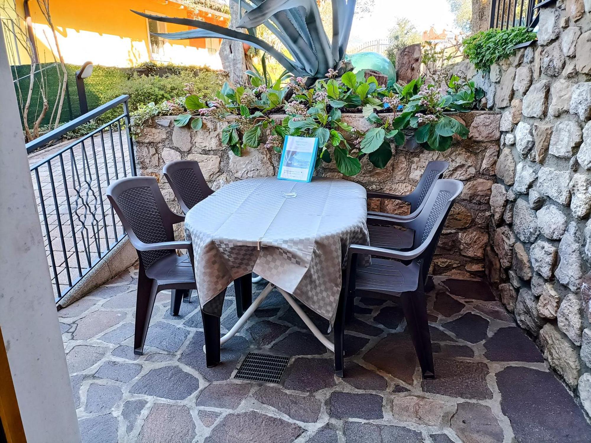 Appartamenti Casa Nina, Lago,Montagne, Uliveti Brenzone sul Garda Exterior foto